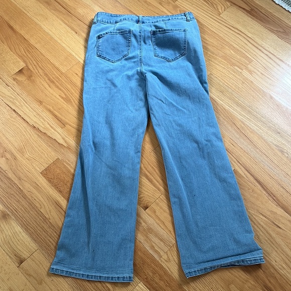 ❤️DENIM24/7 Light Wash Flared 👖 - Picture 4 of 4